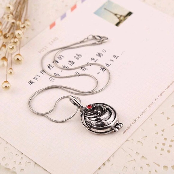 The Vampire Diaries Elena Gilbert Vervain Necklace - Picture 8 of 8